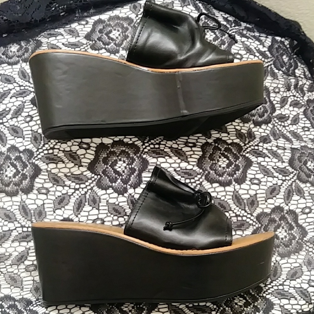 Shoes - Picture 2 of 4